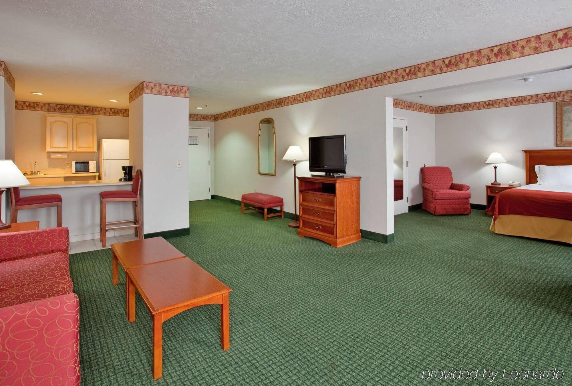 Holiday Inn Express & Suites Batesville, An Ihg Hotel Exterior photo